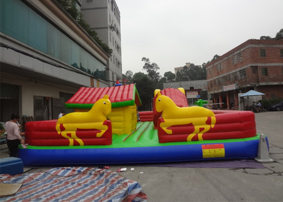 Chine Chambre pleine d'entrain d'amusement de terrain de jeu gonflable intéressant de ville avec le ventilateur fournisseur