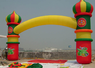 Location gonflable d'arcade de doubles couches avec Baloon en jaune/vert/rouge