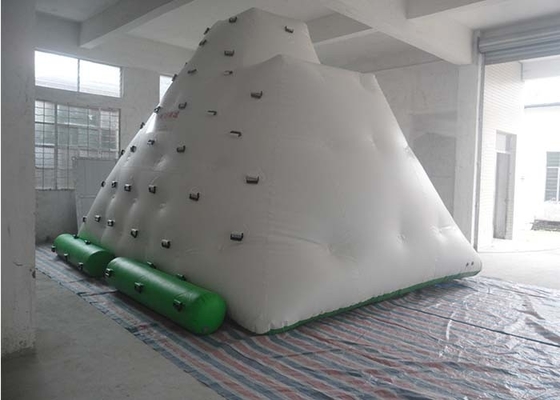 Chine La grande eau gonflable drôle joue, iceberg gonflable de bâche de PVC de 0,55 - de 0.9mm avec le manuel/ventilateur distributeur
