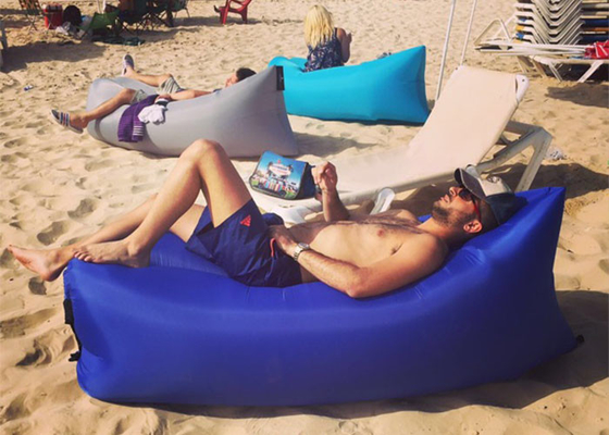 Chine Canapé-lit paresseux gonflable de plage de couchage de salon de polyester de célibataire gonflable de sac fournisseur